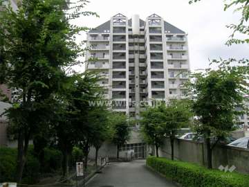 緑地公園グリーンハイツ７号棟の外観（北側から）