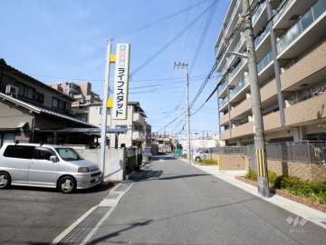 敷地南側の前面道路