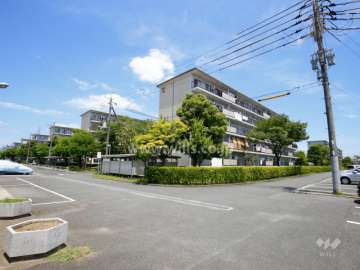 富田第2住宅の全景（南西側から）
