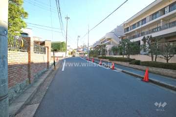 敷地北側の前面道路