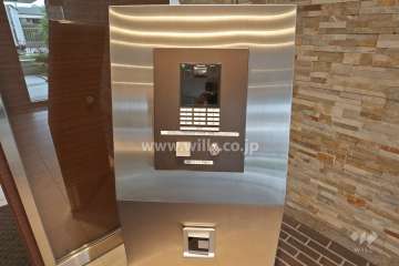 エントランスはオートロック付き
