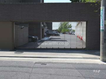 駐車場の出入り口（リングシャッター付き）