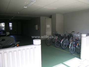 ピロティ部分にある自転車置場