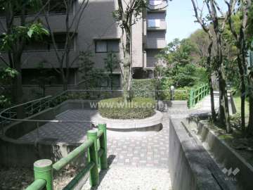 敷地内の散歩道