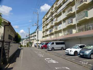 敷地南側の前面道路