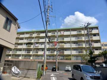 イトーピア高槻松が丘の外観（南側から）