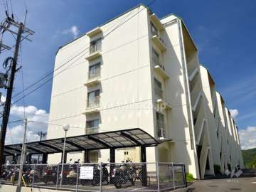 イトーピア高槻松が丘の外観　（北東側から）