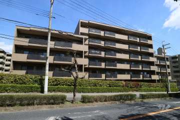 サンリーノ逆瀬川野上サウスコートの外観（南側から）