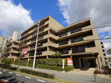サンリーノ逆瀬川野上サウスコートの外観（南東側から）