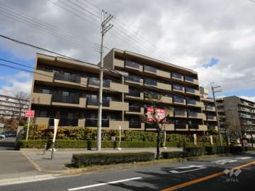 サンリーノ逆瀬川野上サウスコートの外観（南西側から）