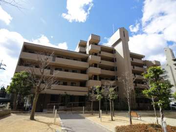 サンリーノ逆瀬川野上サウスコートの外観（北東側から）