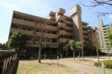 サンリーノ逆瀬川野上サウスコートの外観（北側から）