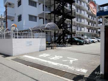 駐車場の出入り口