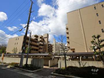 サウスコート（左の棟）とノースコート（右の棟）