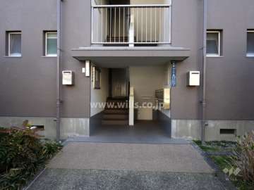 A17棟の住戸出入り口（共用ポスト）