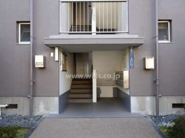 A21棟の住戸出入り口（共用ポスト）