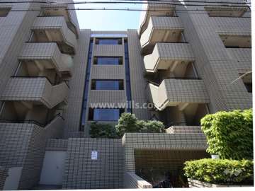 外壁は高級感のあるタイル張りです。