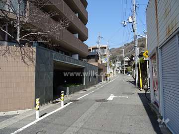 敷地東側の前面道路