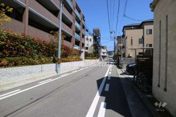 敷地南側の前面道路