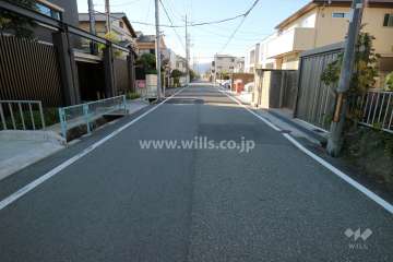 敷地北側の前面道路