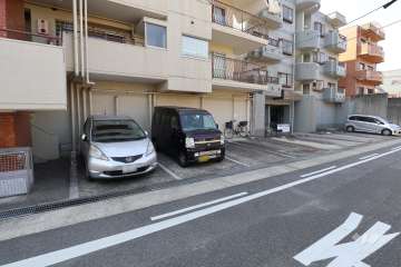 敷地内駐車場（屋外平面式）