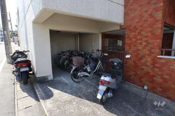 駐輪場とバイク置場