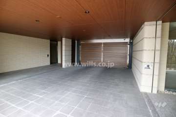 駐車場出入り口（シャッターゲート付き）