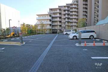 敷地内駐車場入り口（ロボットゲート付き）