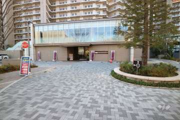 東側エントランスアプローチ