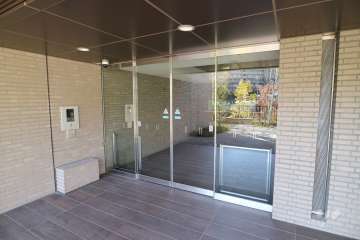 南側エントランス