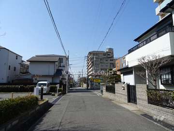 敷地南側の前面道路