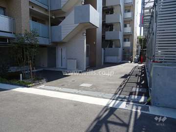 駐車場出入り口