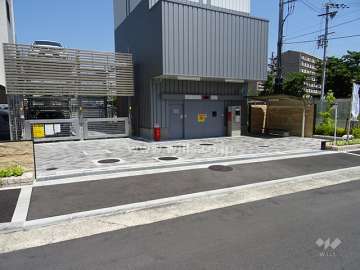 駐車場出入り口