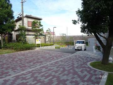 駐車場出入り口