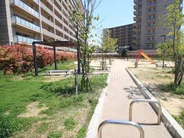 敷地に隣接する児童公園