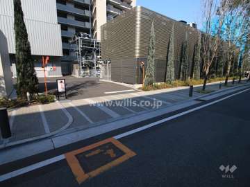 駐車場出入り口