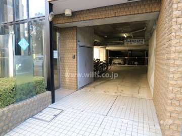 駐車場出入り口