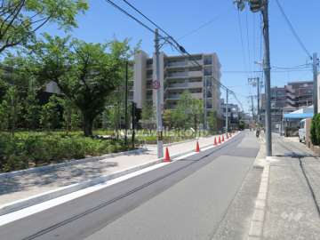 敷地北側の前面道路