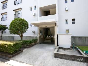 68棟の住戸出入り口（共用ポスト）