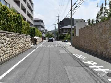 敷地南側の前面道路