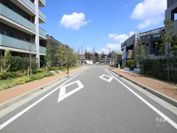 敷地南西側の前面道路。