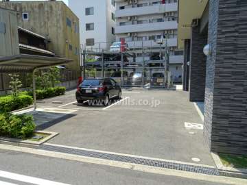 駐車場出入り口
