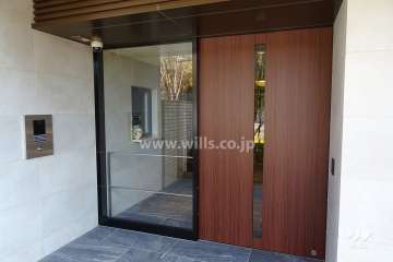 エントランスはオートロック付きです。