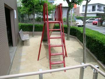 敷地内にある小さな公園