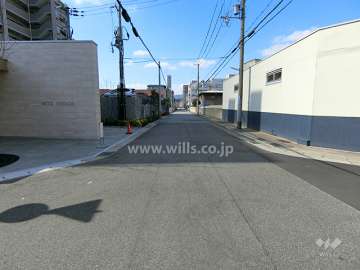 敷地北側の前面道路