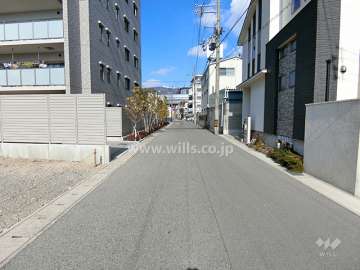敷地東側の前面道路