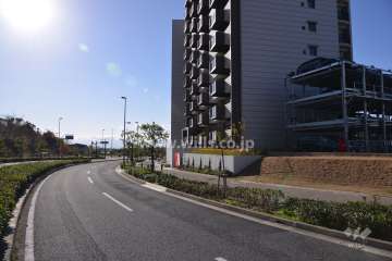 敷地の北東側前面道路