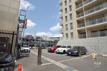 駐車場出入り口