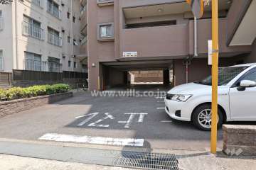 駐車場出入り口