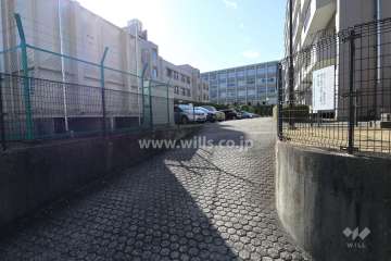 駐車場出入り口